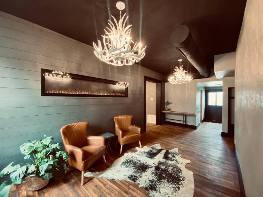 Dance Hall, Events Welcome, Sleeps 16-20, Pets OK - Housity