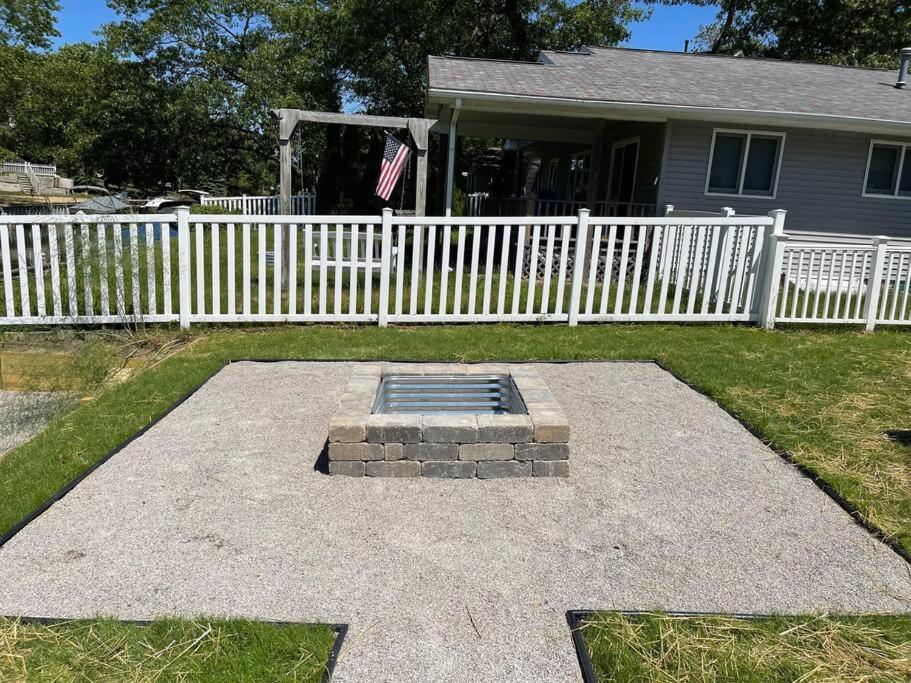 Caseville, MI Cute Sandpoint home, beach access - Housity