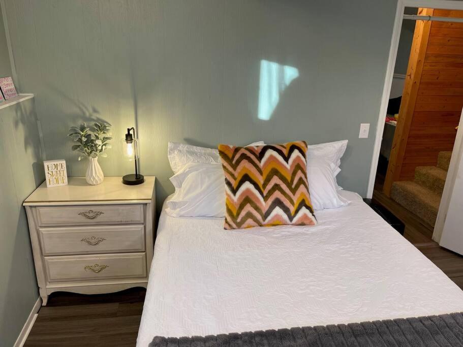 Caseville, MI Cute Sandpoint home, beach access - Housity