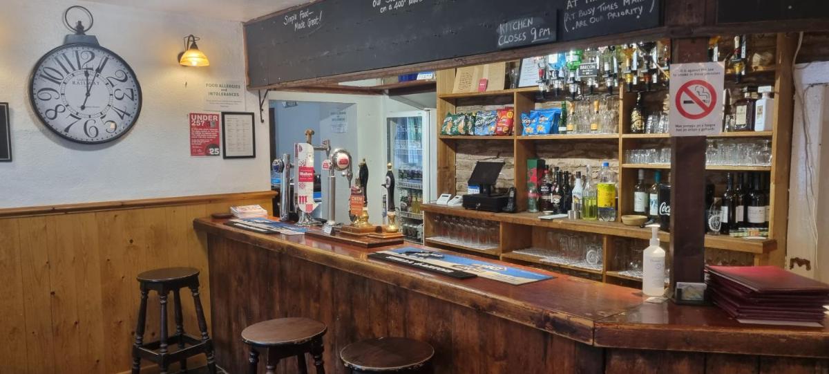 Dinas Castle Inn (The Dragons Back) - Housity