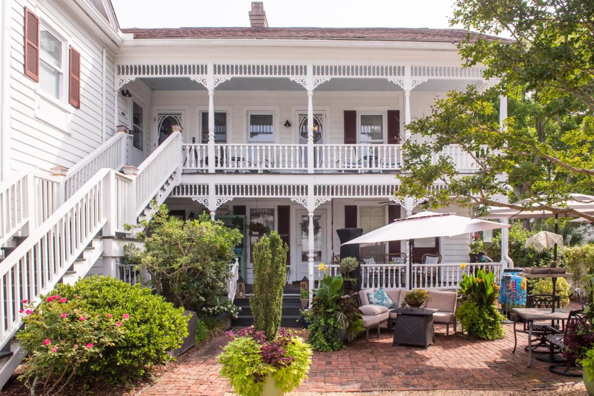 Pecan Tree Inn - Housity