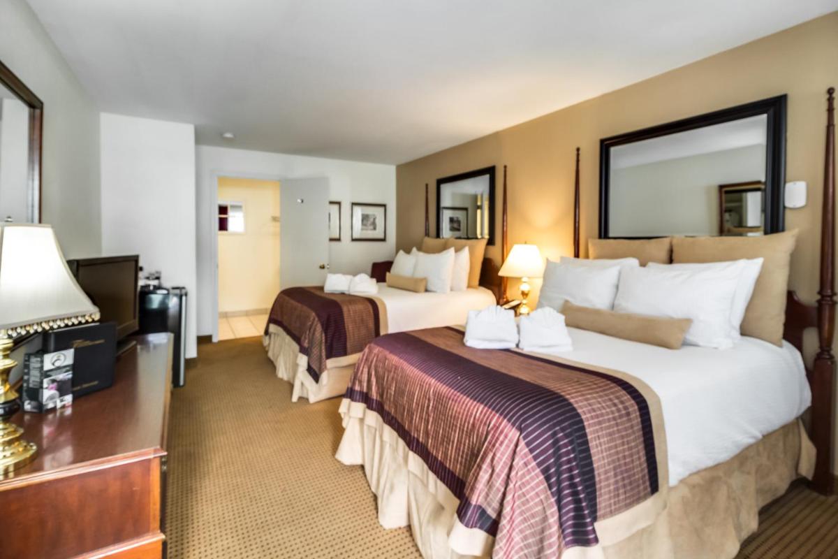 Twin Peaks Lodge & Hot Springs - Housity
