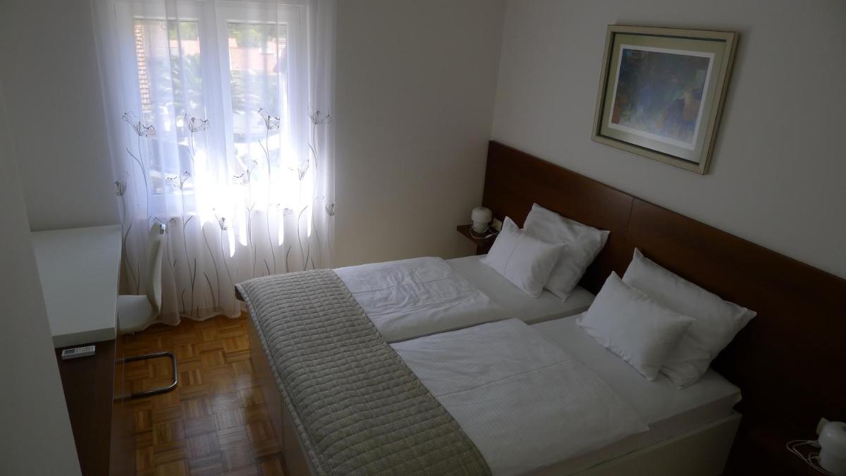 House with Private Swimming pool Zlatan - Housity