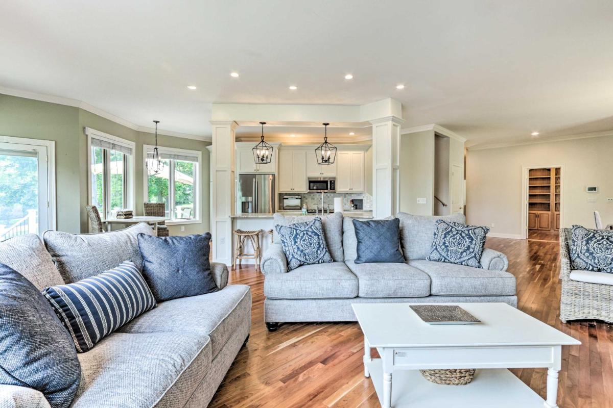 Elegant Middlefield Getaway with Game Room! - Housity
