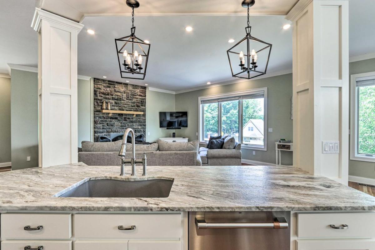 Elegant Middlefield Getaway with Game Room! - Housity