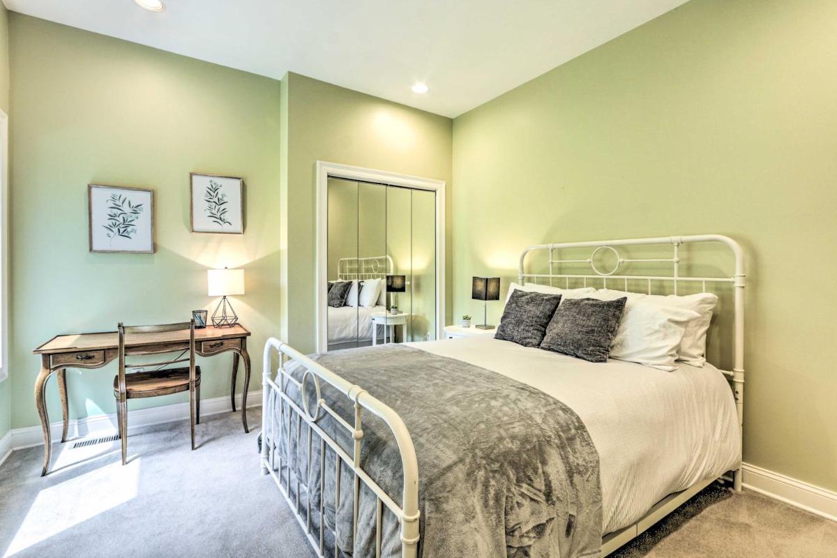 Elegant Middlefield Getaway with Game Room! - Housity
