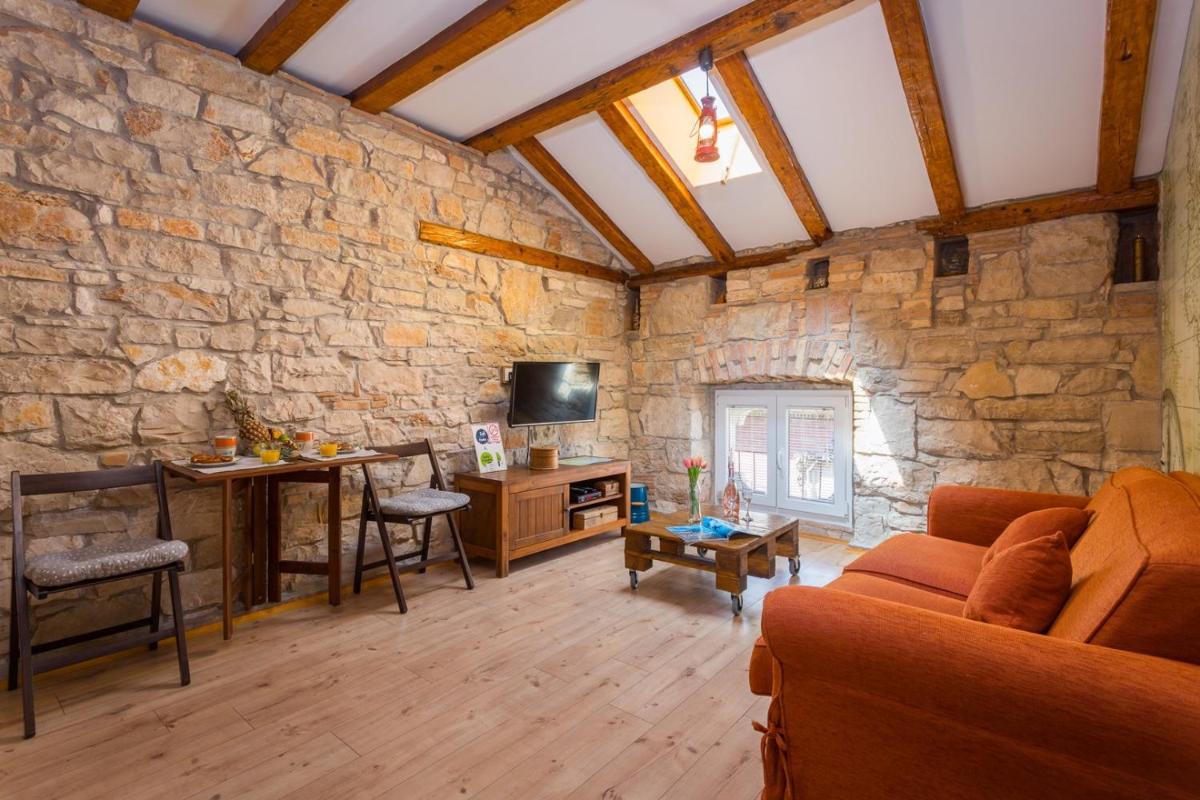 Clerisseau Apartments - Housity