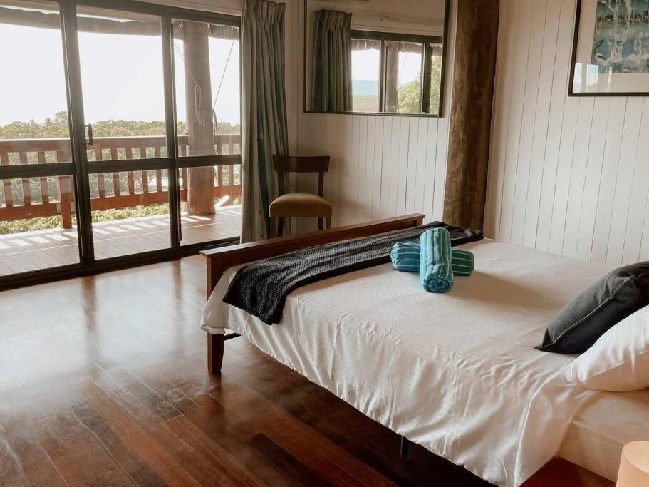 Daintree Views - Ocean View Pole House - Housity
