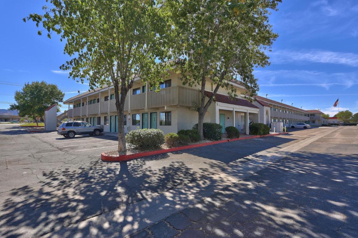 Motel 6-Kingman, AZ - Route 66 East - Housity
