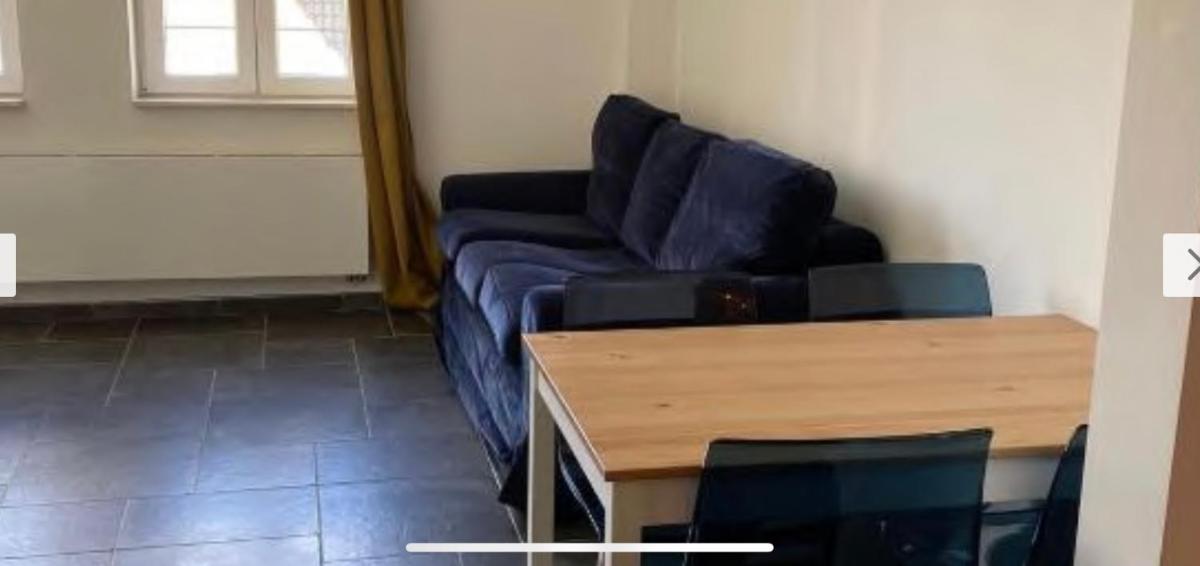 Louise47 Black - Housity