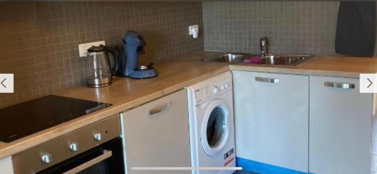 Louise47 Black - Housity