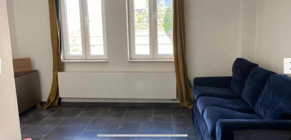 Louise47 Black - Housity