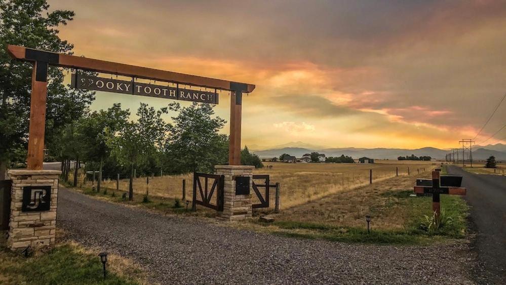 Llama-Stay at Spooky Tooth Ranch - Mtn Views! - Housity