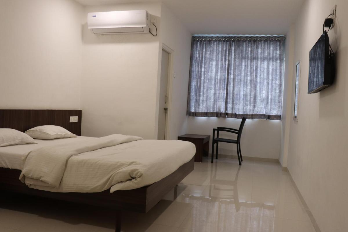 Hotel New Samrat - Housity