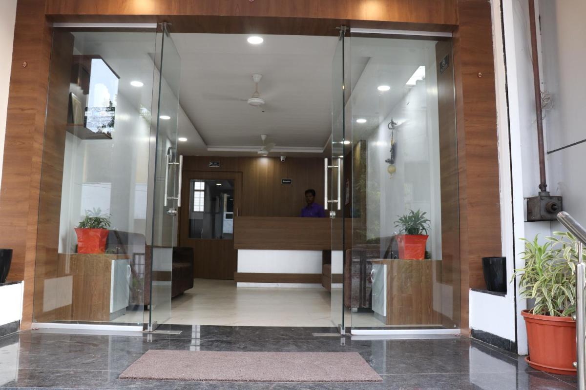 Hotel New Samrat - Housity