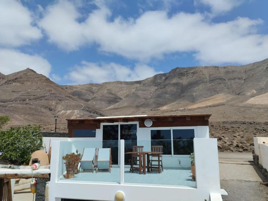 360 view to ocean and cliffs - Housity