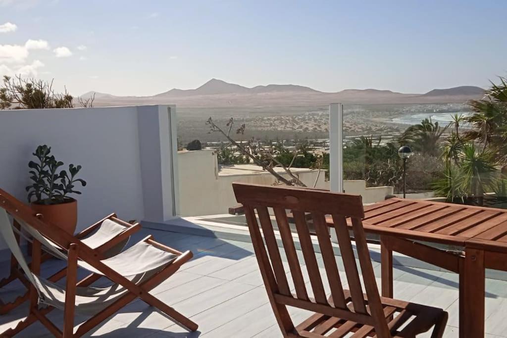 360 view to ocean and cliffs - Housity