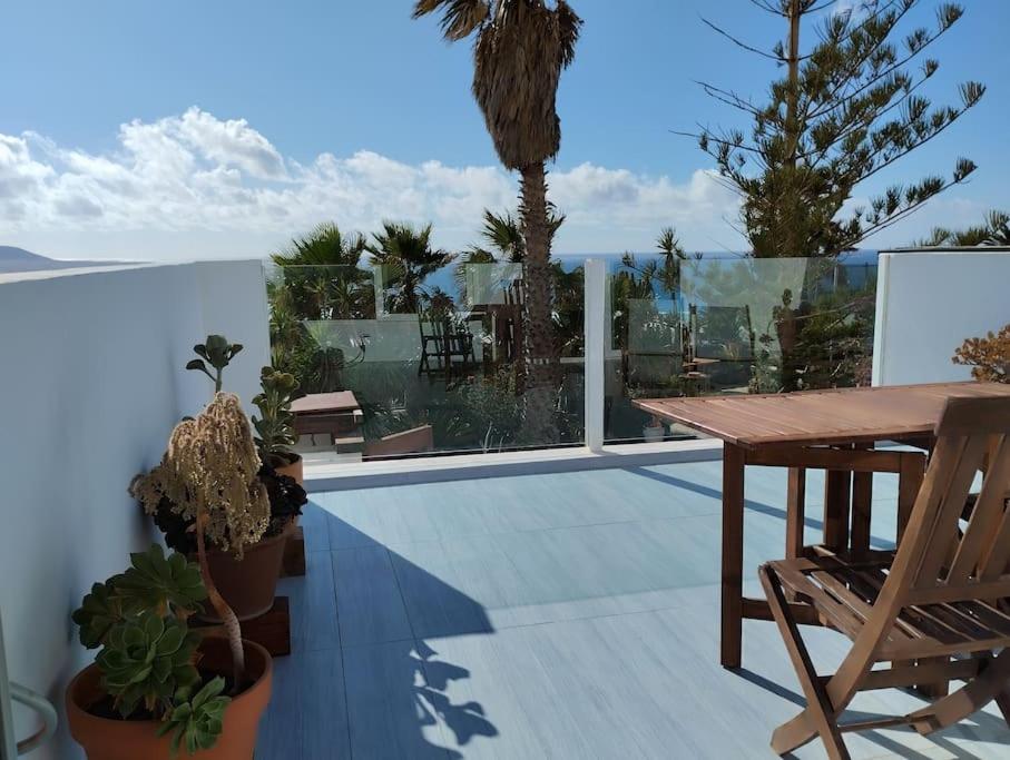 360 view to ocean and cliffs - Housity