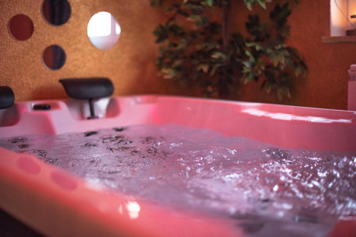 Wellness Studio D'Or - Exclusive NEW apartment With whirlpool, sauna, sunny terrace, private parking - Hizvo