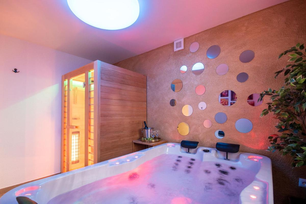 Wellness Studio D'Or - Exclusive NEW apartment With whirlpool, sauna, sunny terrace, private parking - Hizvo
