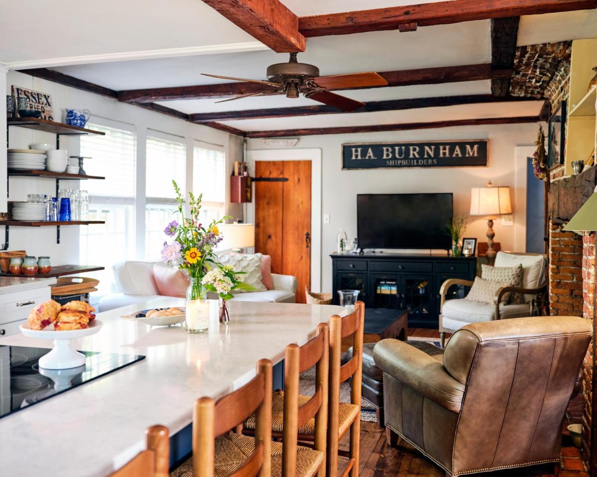 Cedar Hill Farm B & B - Housity