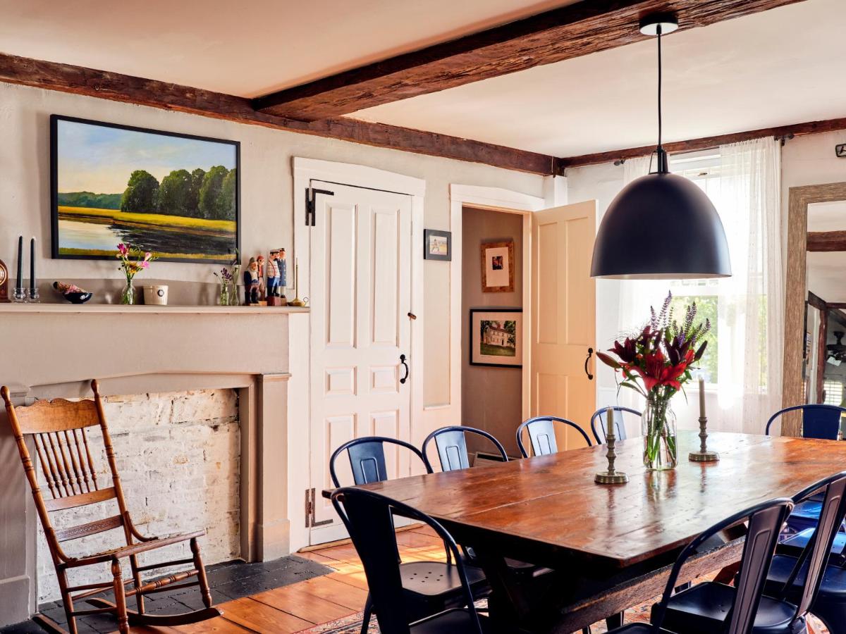 Cedar Hill Farm B & B - Housity