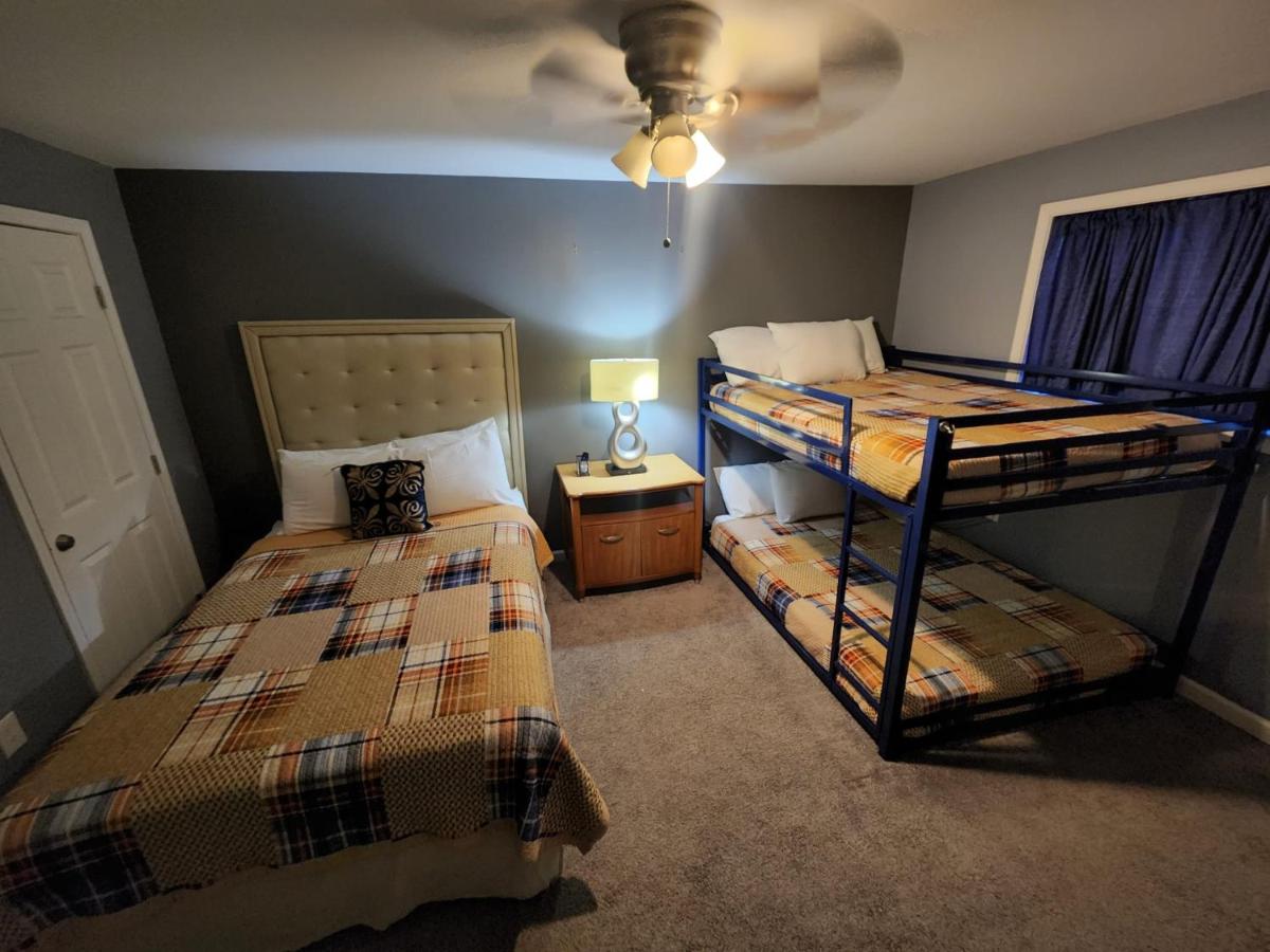 Near Beale Street, 6BR - 3BA 16 BEDS Sleeps up to 37 Guest - Housity
