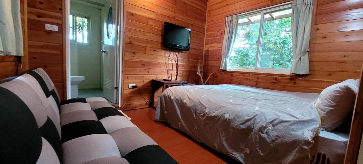 Forest Tree Coffee Chalet - Housity
