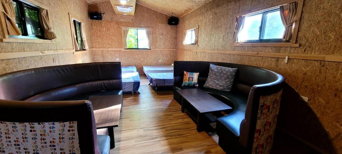 Forest Tree Coffee Chalet - Housity