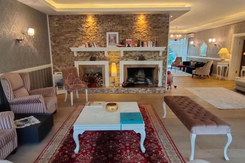 Luxury Flat 260sqm. Shopping/living 3 rooms 2 bath - Housity