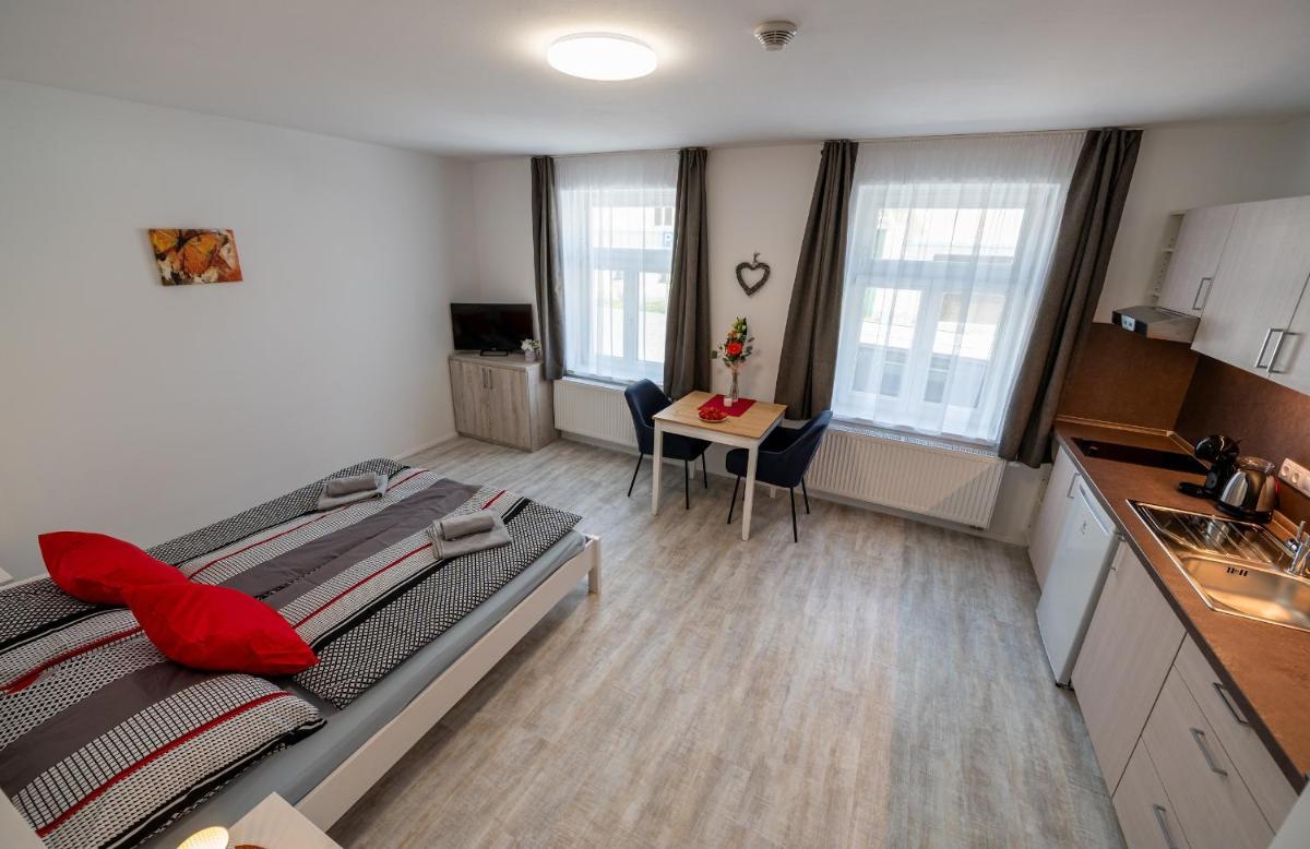Penzion Kamenný dvůr - Housity