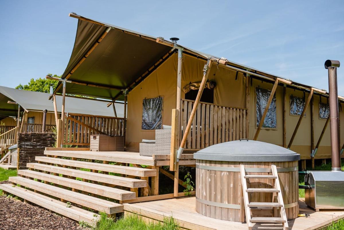 Hencote Vineyard Glamping Village - Housity