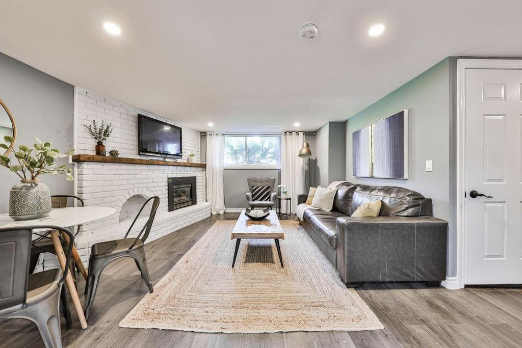 Newly renovated, homely 2 bedroom suite - Housity