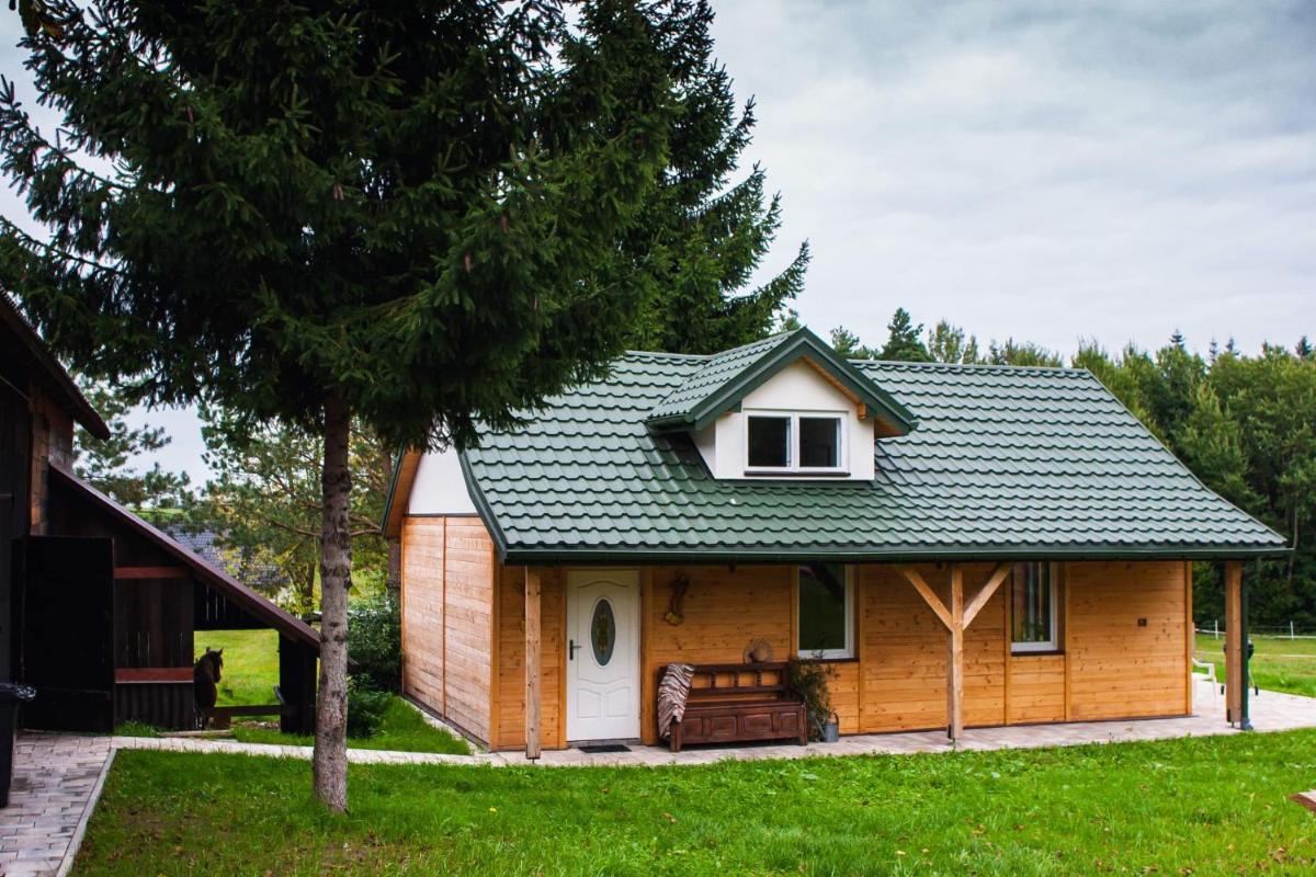 Urocze Gospodarstwo z Końmi Kominkiem i Stajnią MOLIKÓWKA - Housity