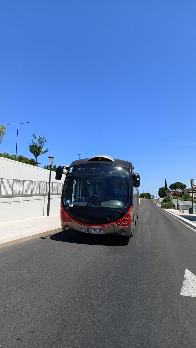 Charmante maison de ville avec parking privé - Housity