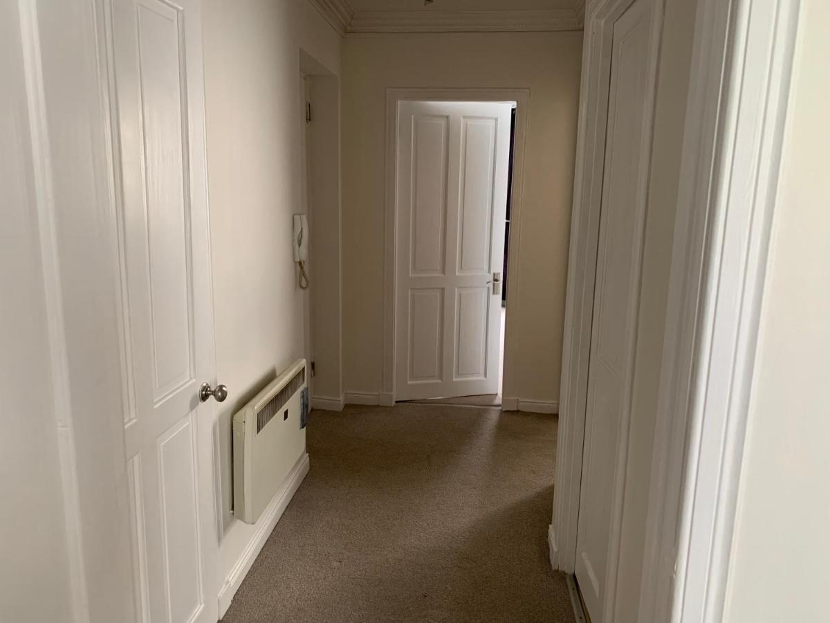1 bedroom central flat with parking space - Housity