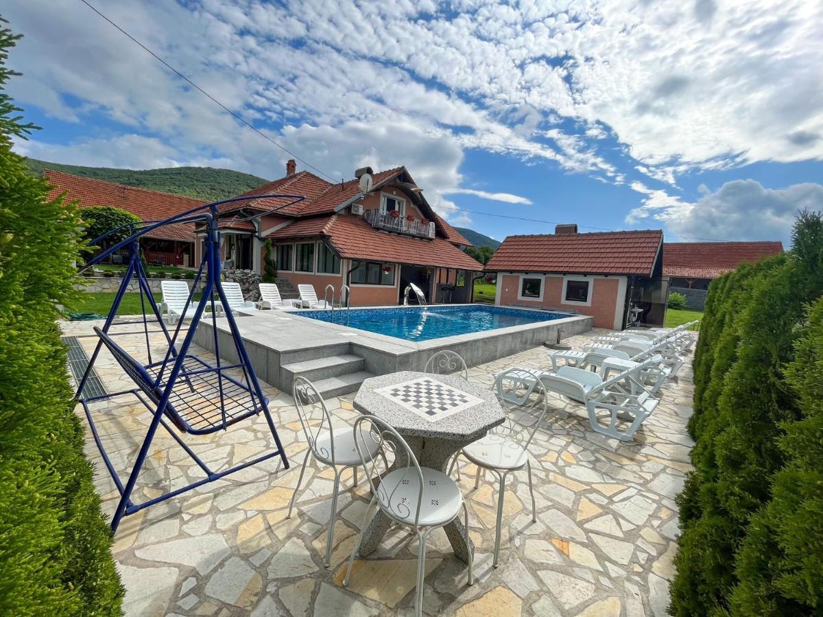 Djokić 2 sa bazenom - Housity