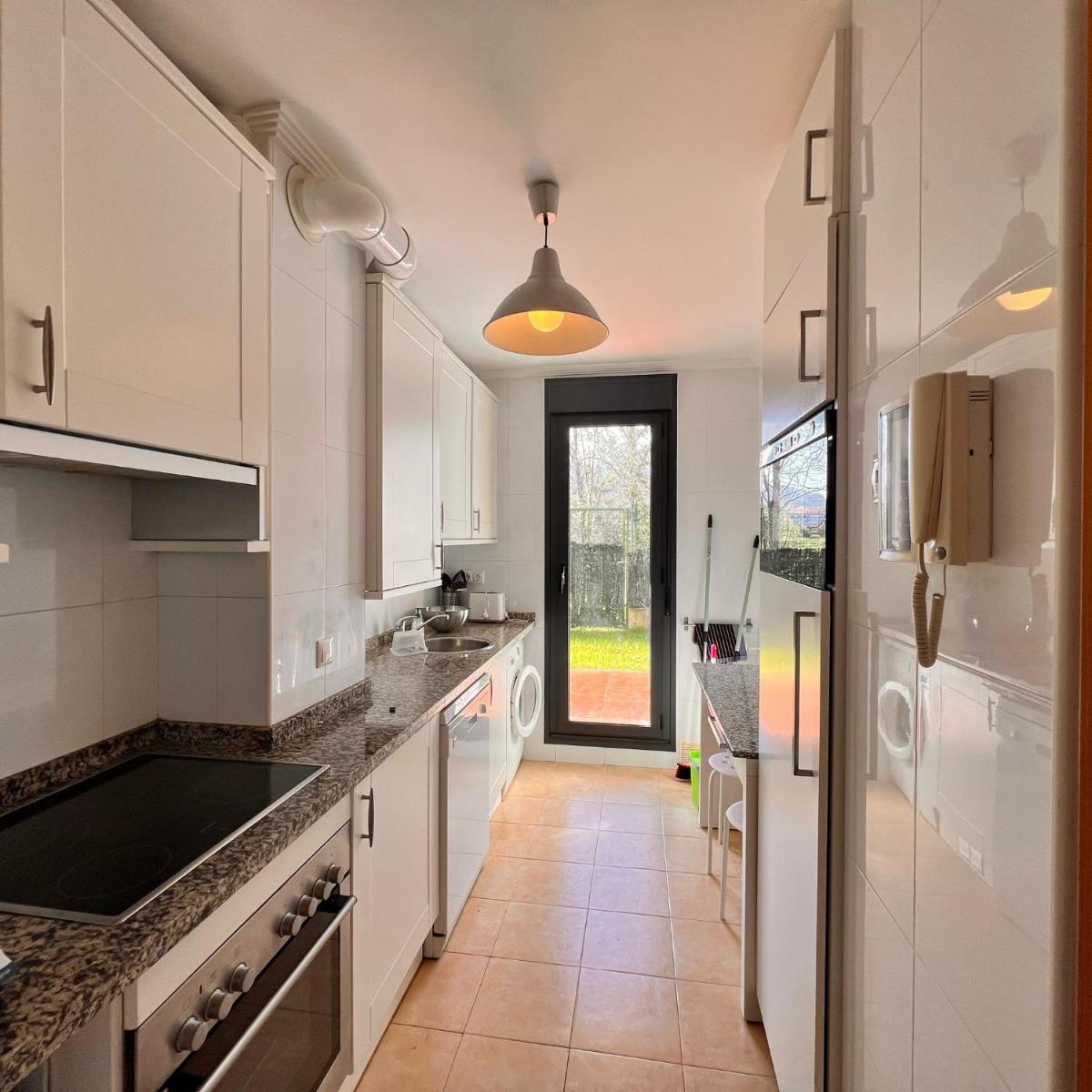 Bajo con jardín en Llanes - Housity