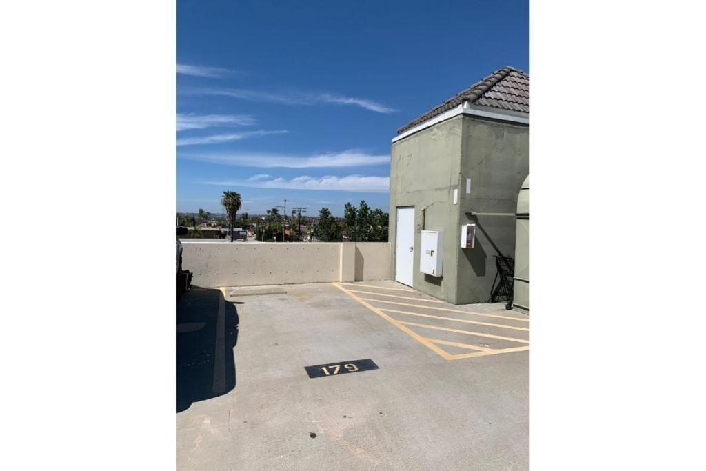 Private National City Condo - Housity