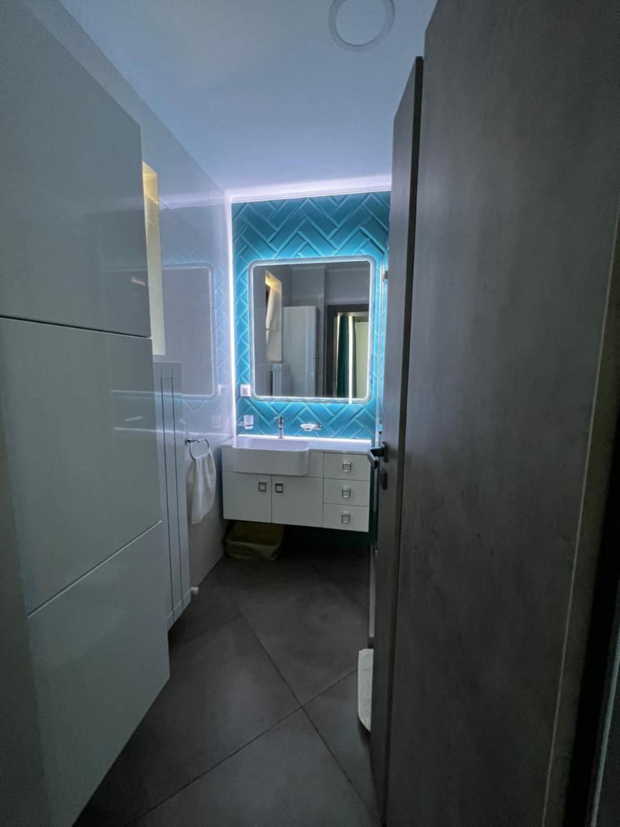 Myosotis Mamaia Studio by the Lake - Housity
