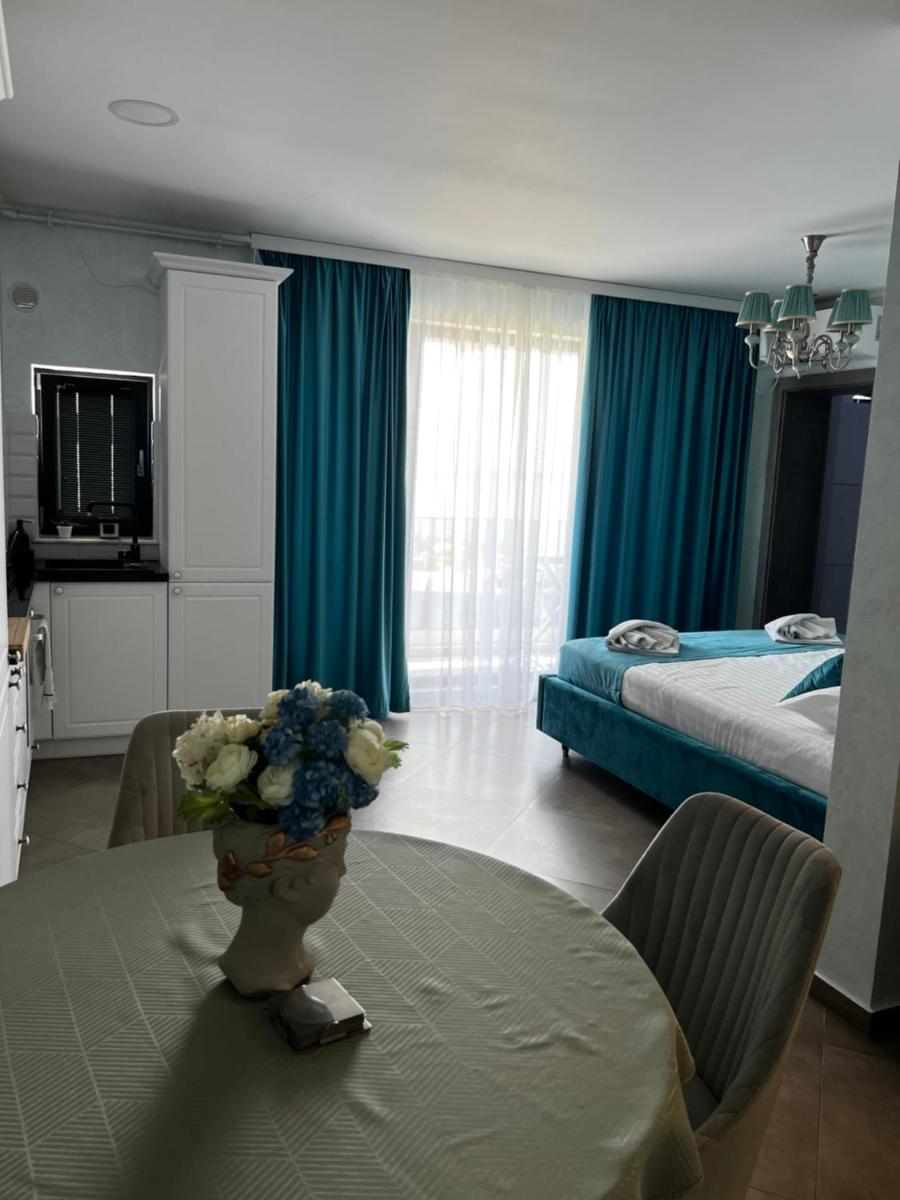 Myosotis Mamaia Studio by the Lake - Housity