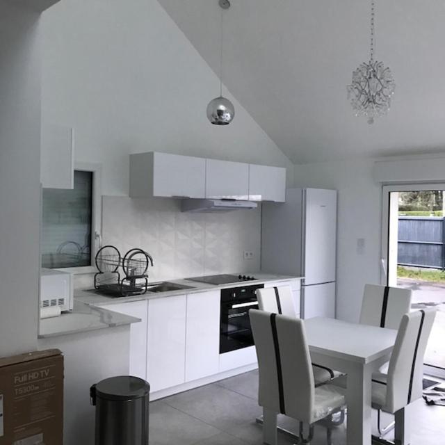 Studio indépendant 35M2, avec grand jardin, gare 5 min, parkings, wifi THD, prox plage - Housity