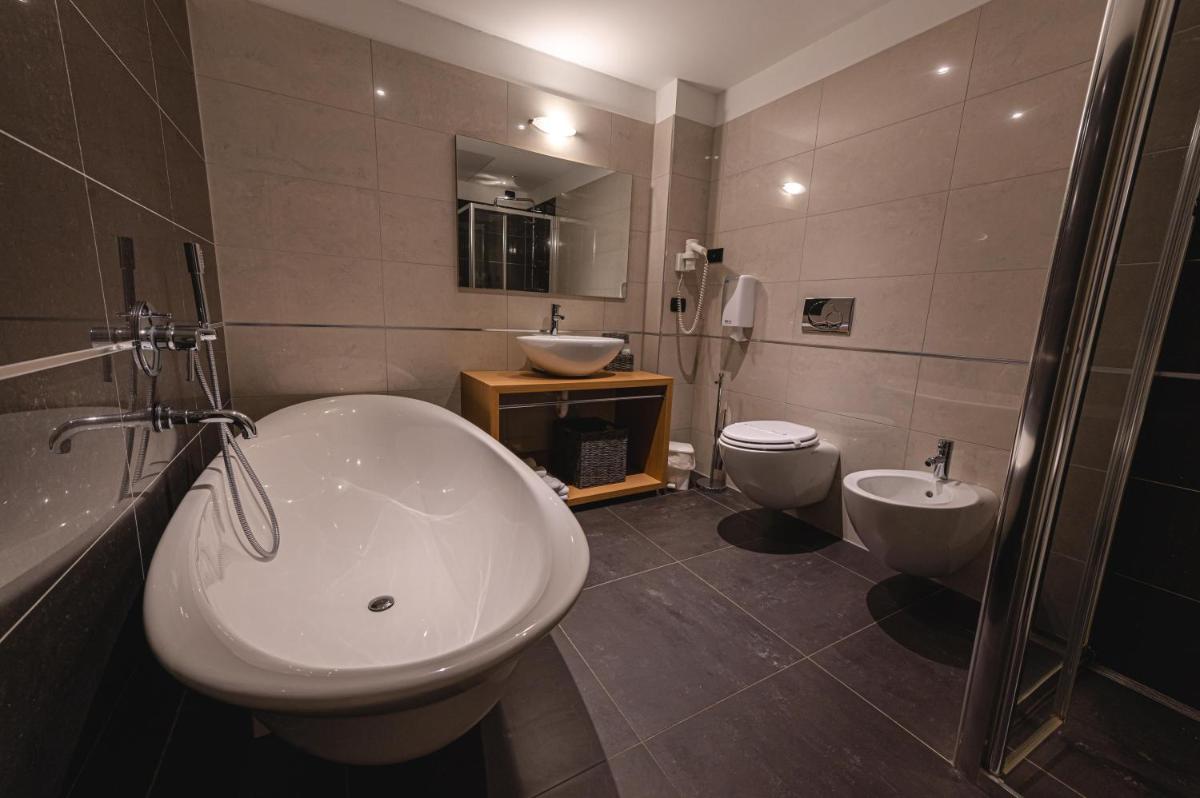Hotel Edera - Housity