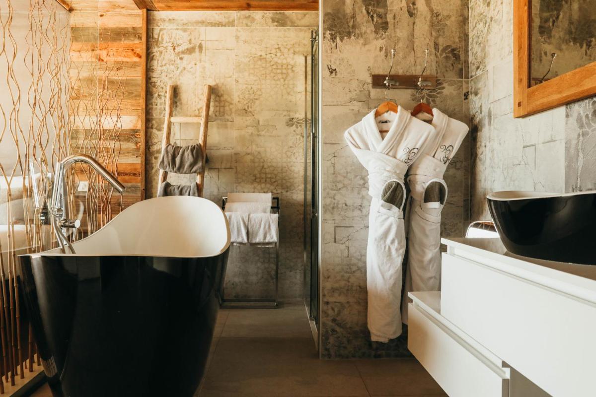 Salle de bains dans l'établissement Les Grands Montets Hotel & Spa