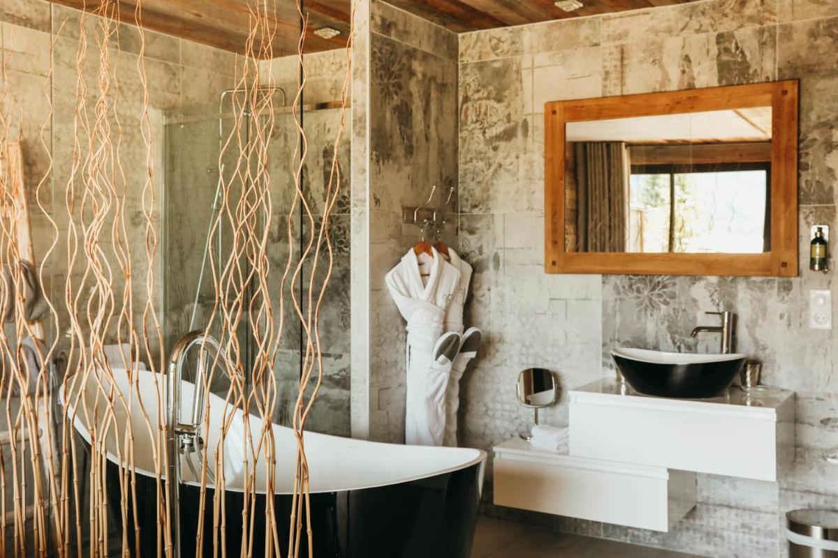 Salle de bains dans l'établissement Les Grands Montets Hotel & Spa