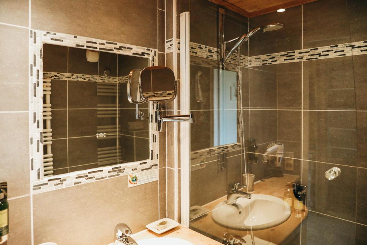 Salle de bains dans l'établissement Les Grands Montets Hotel & Spa