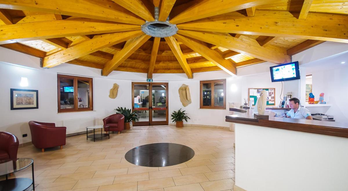 Hotel Il Querceto - Housity