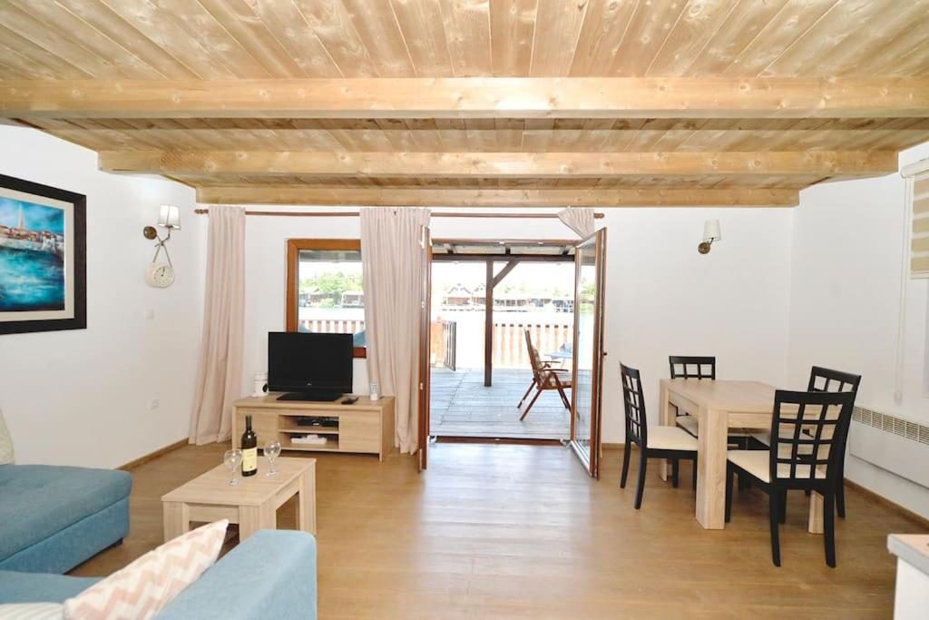 Filipa River House Ada Bojana - Hizvo
