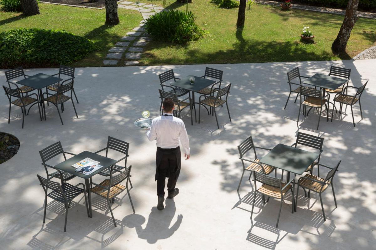 Um restaurante ou outro lugar para comer em Hotel Dom Goncalo & Spa