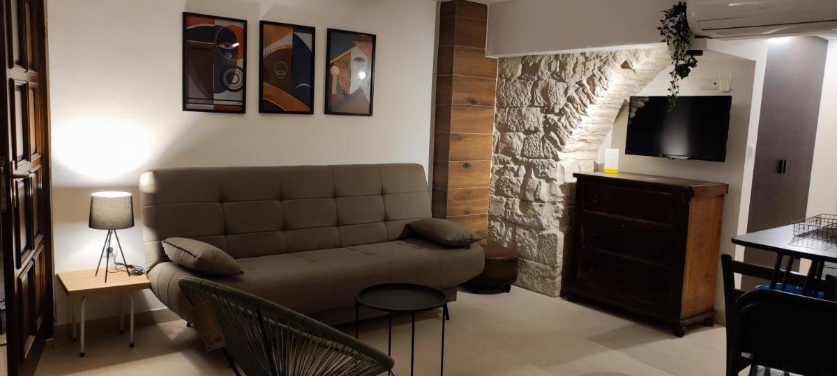Carol Rooms - Housity